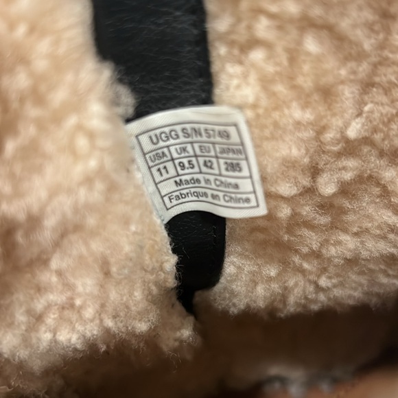 Ugg Suede boot - Picture 3 of 5